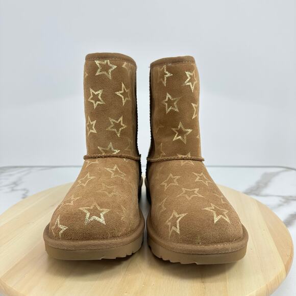 UGG Classic Short II Big Kids Winter Boots Stars Chestnut Water Resistant US 6 - Picture 4 of 10